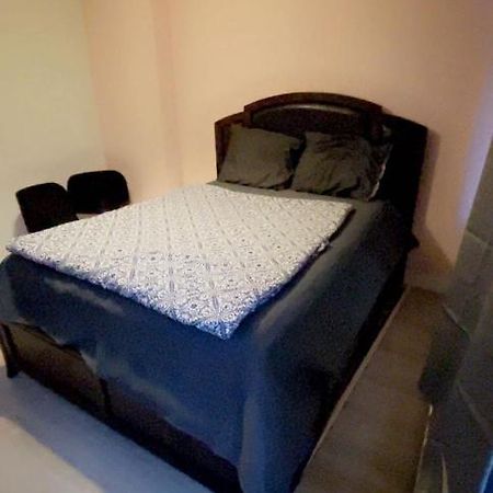 Private Double Bed Room Only With Balcony In Apartment Rotterdam Ngoại thất bức ảnh
