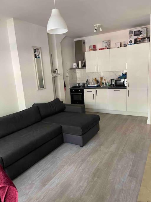 Private Double Bed Room Only With Balcony In Apartment Rotterdam Ngoại thất bức ảnh